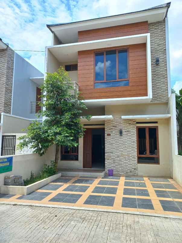 dijual rumah jalan h kocen kalimulya