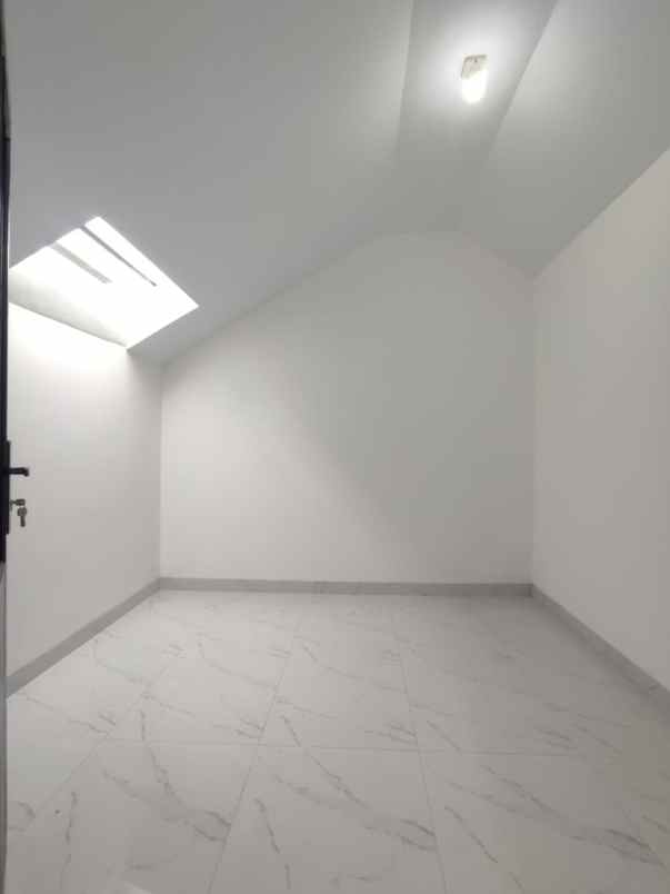 dijual rumah jalan ikan tongkol no 2