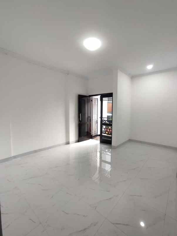 dijual rumah jalan ikan tongkol no 2