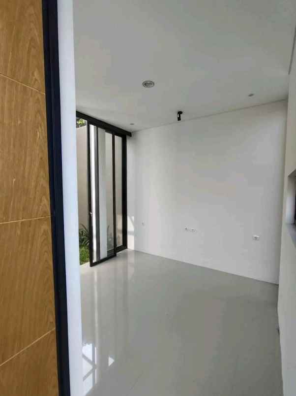 dijual rumah jalan kaliurang km 11