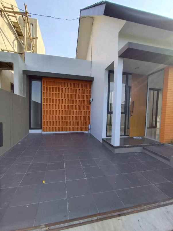 dijual rumah jalan kaliurang km 11