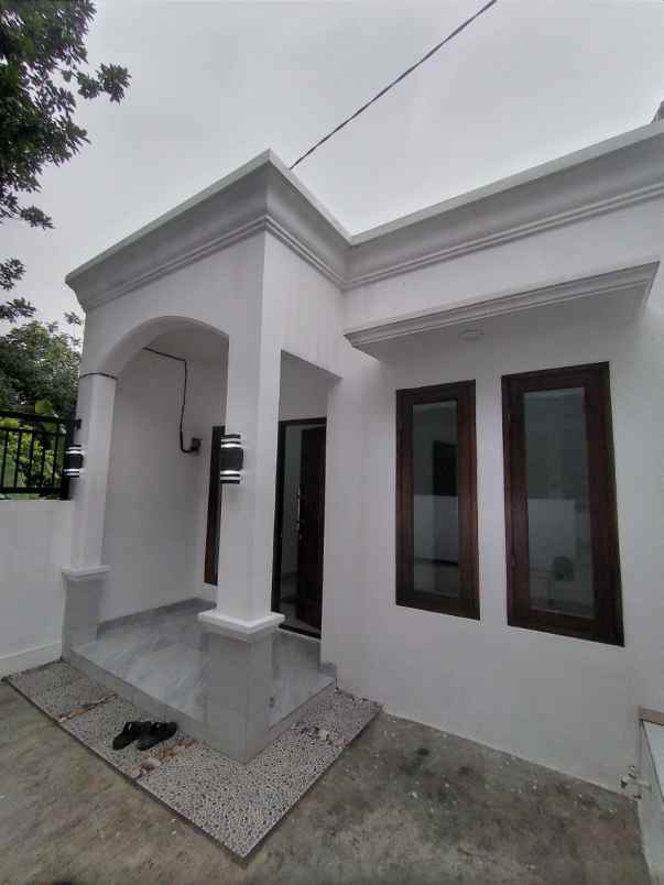 dijual rumah jalan kecapi