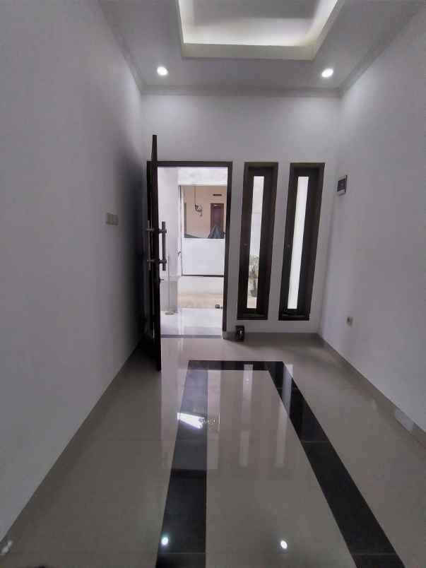 dijual rumah jalan kecapi