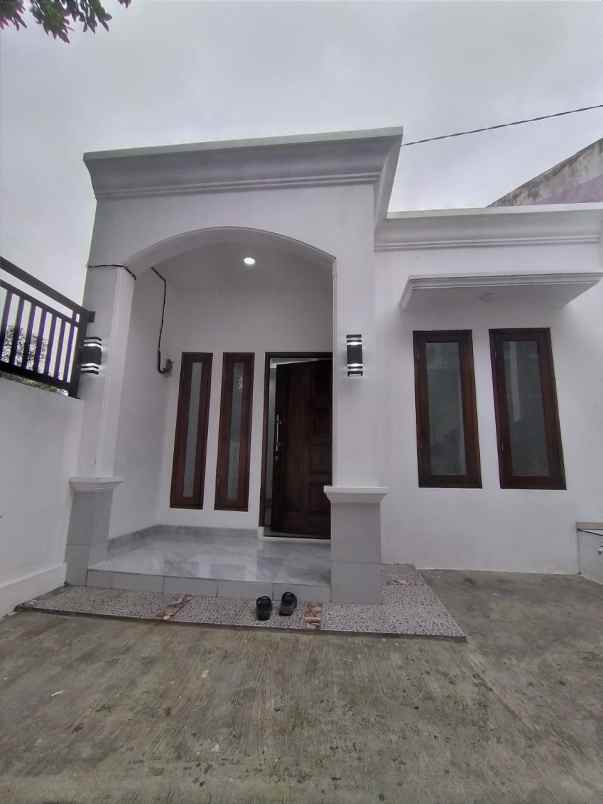 dijual rumah jalan kecapi