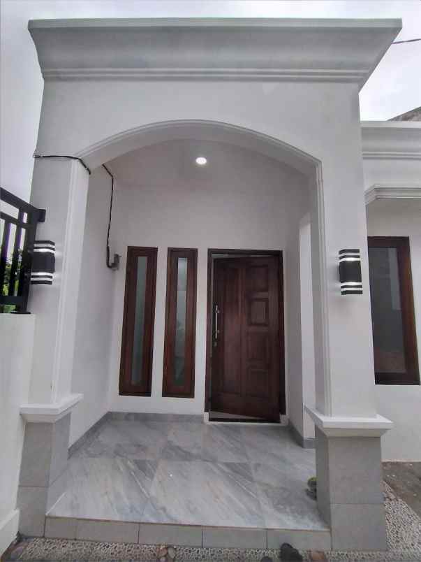 dijual rumah jalan kecapi
