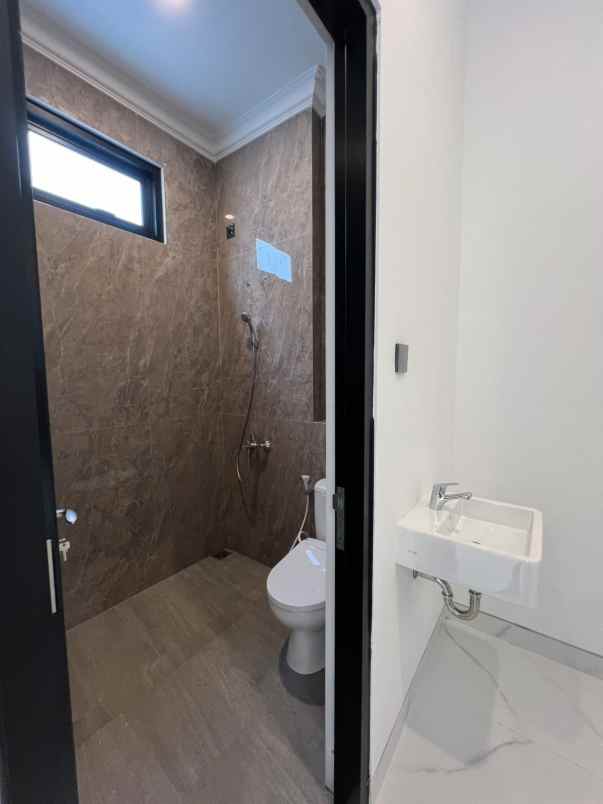 dijual rumah jalan kertajaya indah timur