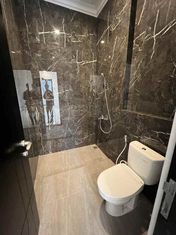 dijual rumah jalan kertajaya indah timur