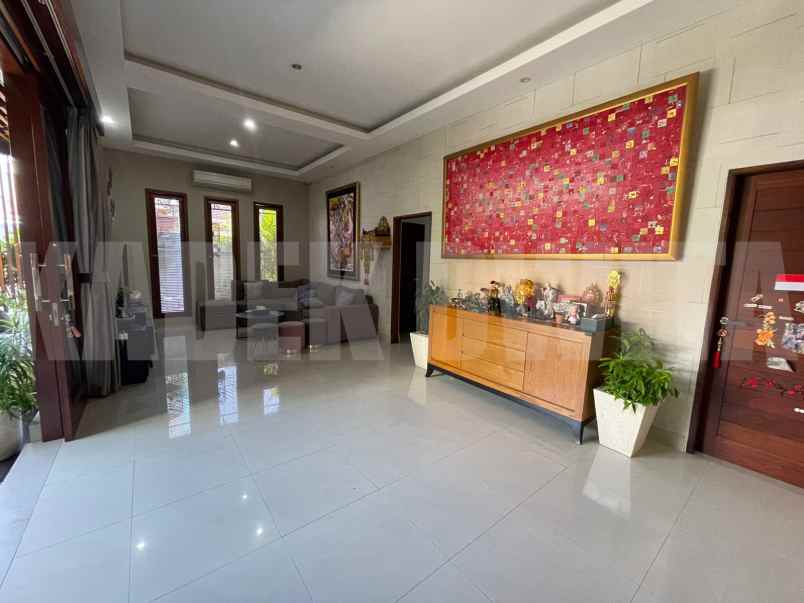 dijual rumah jalan laksamana
