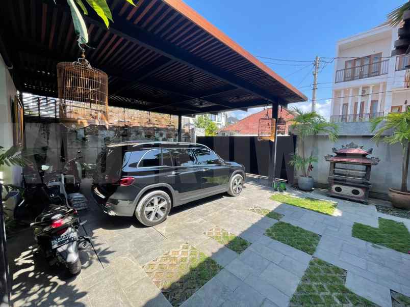 dijual rumah jalan laksamana