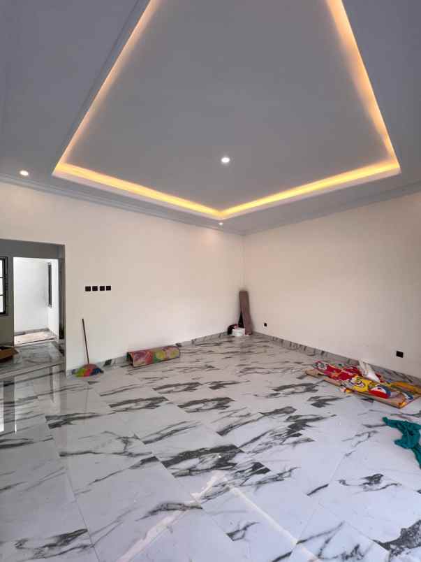 dijual rumah jalan raya jagakarsa