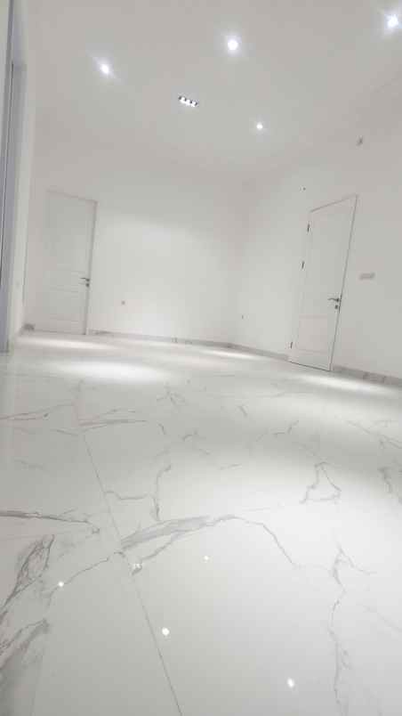 dijual rumah jalan raya joglo jakarta barat