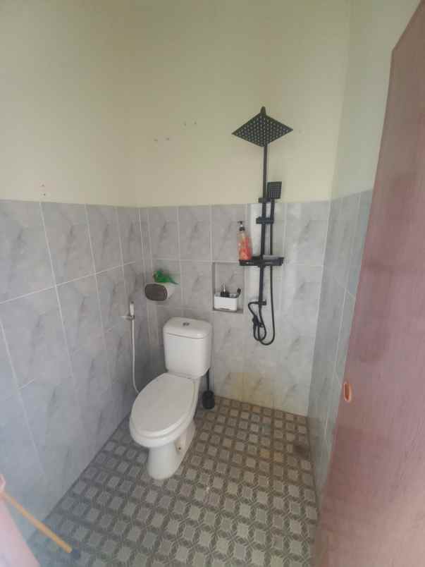 dijual rumah jalan raya kalisuren