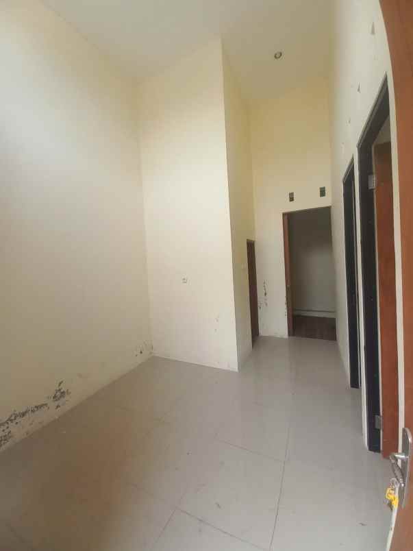 dijual rumah jalan raya kalisuren
