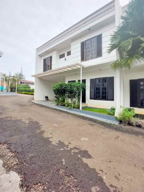 dijual rumah jalan raya lebak bulus