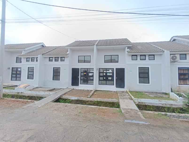 dijual rumah jalan raya megu cisoka