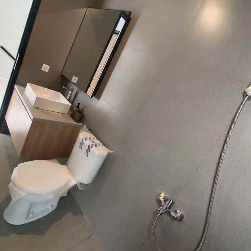 dijual rumah jalan raya pondok cabe golf