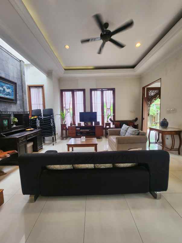 dijual rumah jalan raya tanah kusir