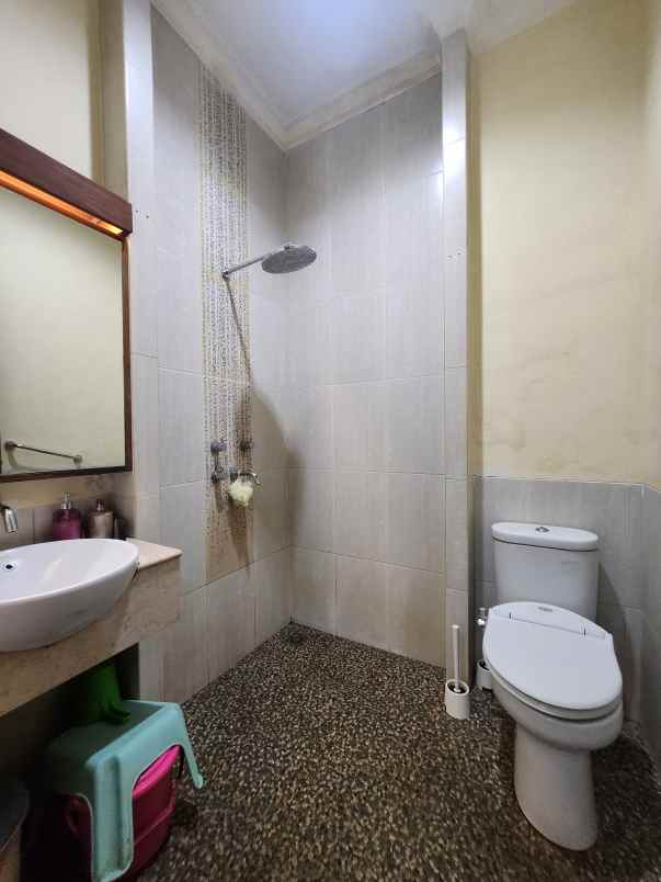 dijual rumah jalan raya tanah kusir