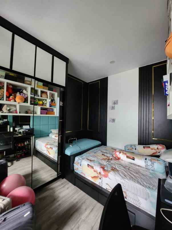 dijual rumah jalan royal residence