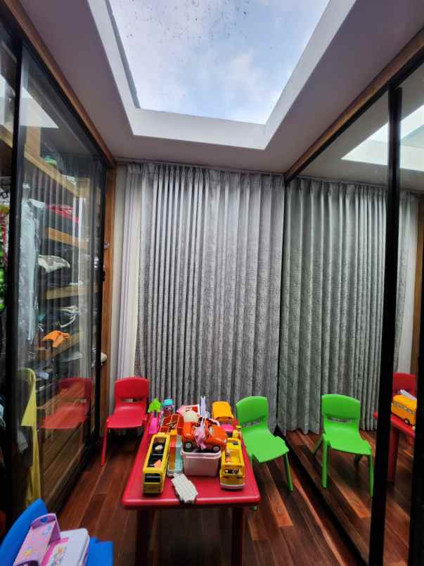 dijual rumah jalan royal residence