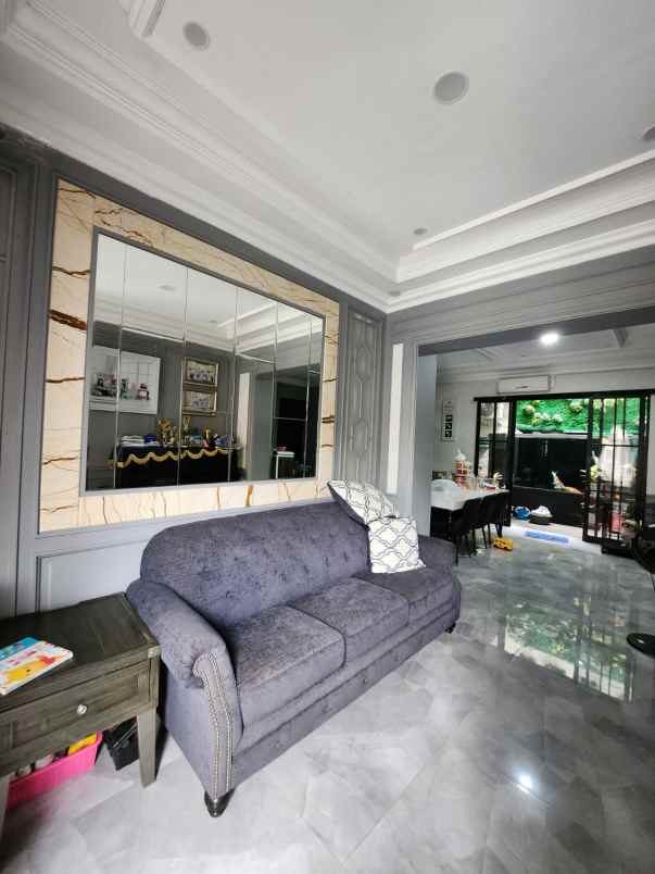 dijual rumah jalan royal residence