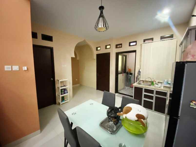 dijual rumah jalan taman rajawali