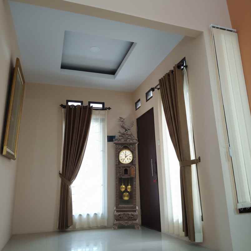 dijual rumah jalan taman rajawali