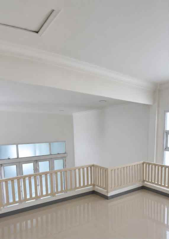 dijual rumah jalan wiyung permai