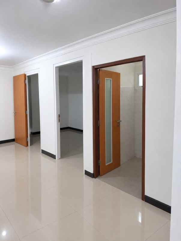 dijual rumah jalan wiyung permai