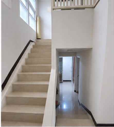 dijual rumah jalan wiyung permai