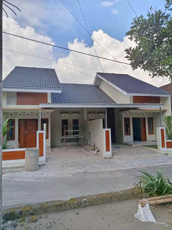 dijual rumah jetak selomartani