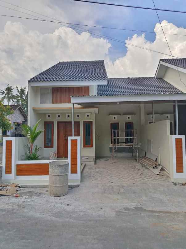 dijual rumah jetak selomartani