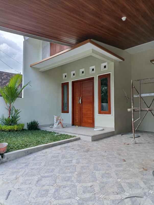 dijual rumah jetak selomartani