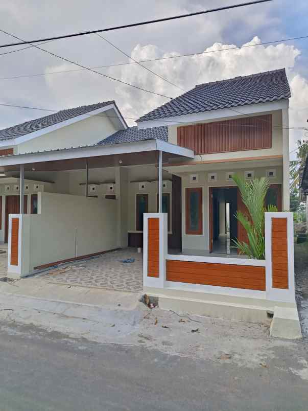 dijual rumah jetak selomartani