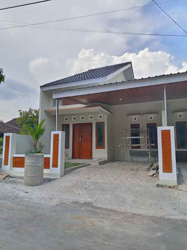 dijual rumah jetak selomartani