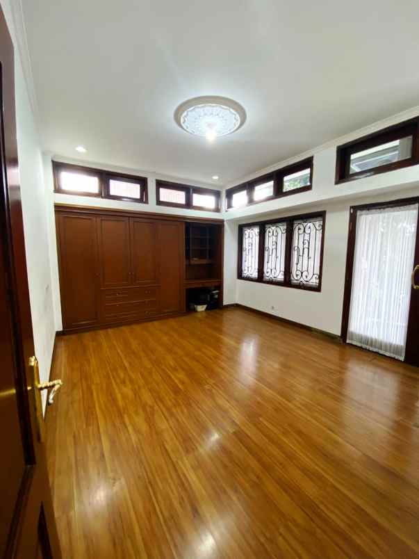 dijual rumah jl buah batu