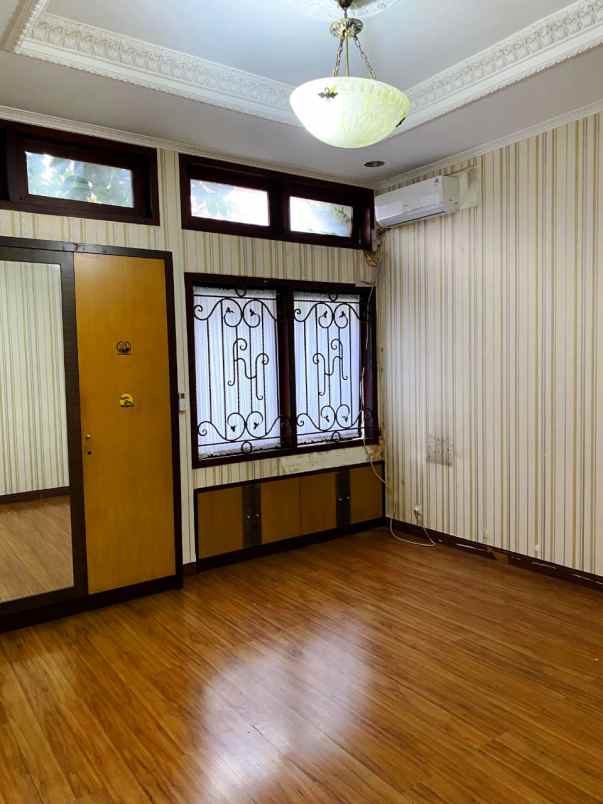 dijual rumah jl buah batu