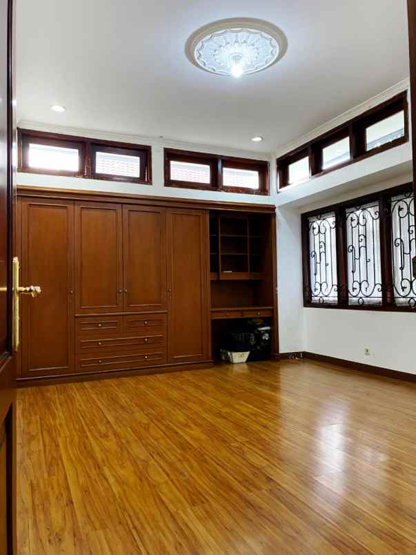 dijual rumah jl buah batu