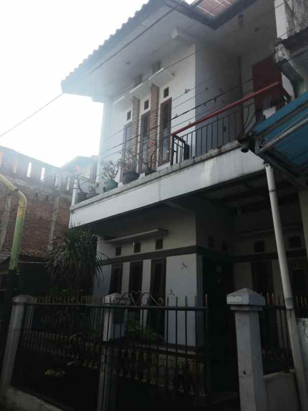 dijual rumah jl cikampek antapani