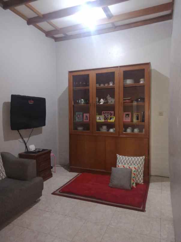 dijual rumah jl cikampek antapani
