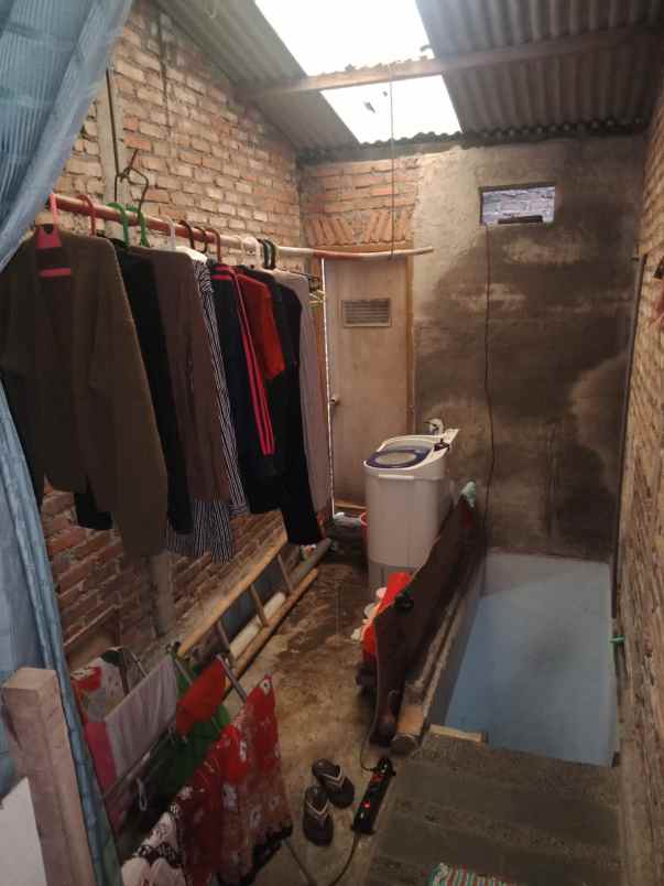 dijual rumah jl cikampek antapani