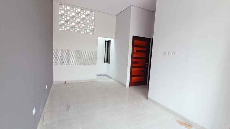 dijual rumah jl citeureup sindangpanon