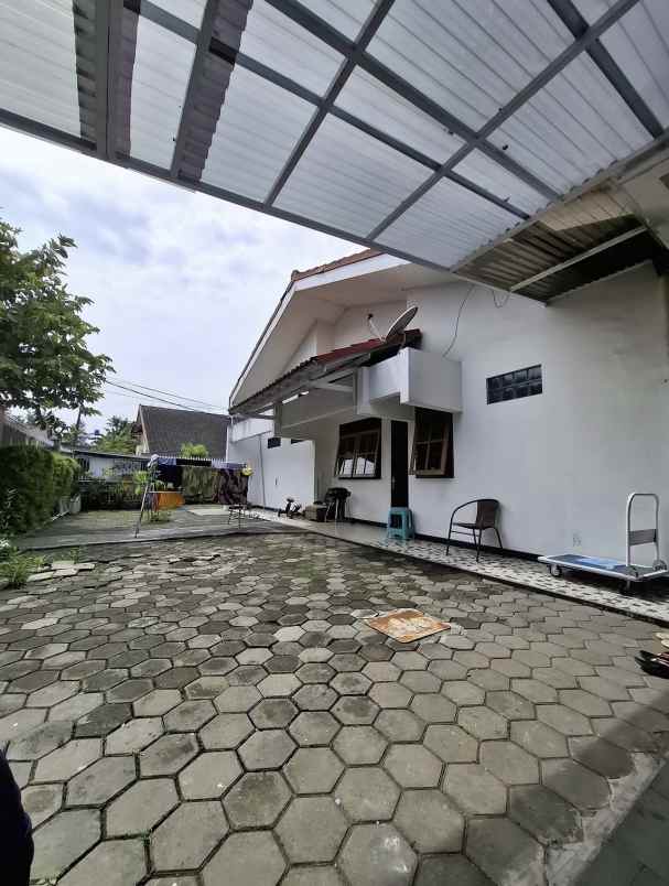 dijual rumah jl golf barat sukamiskin
