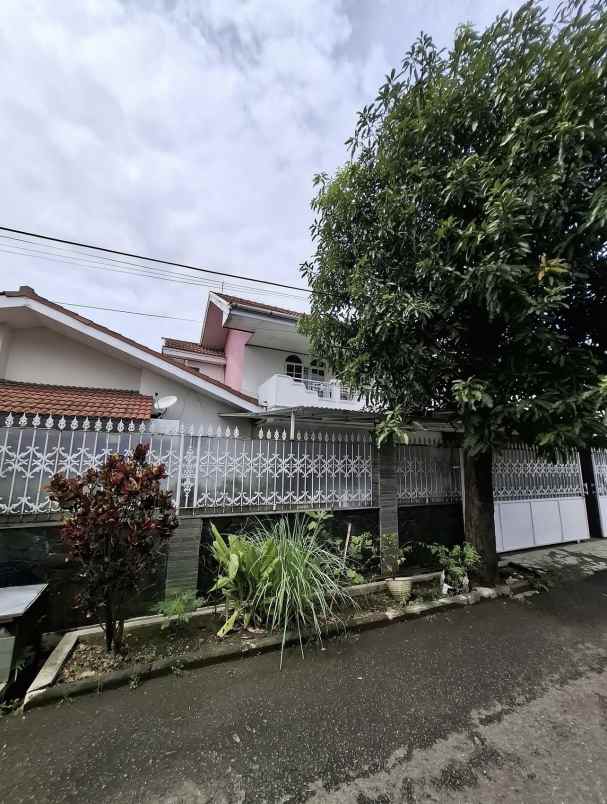 dijual rumah jl golf barat sukamiskin