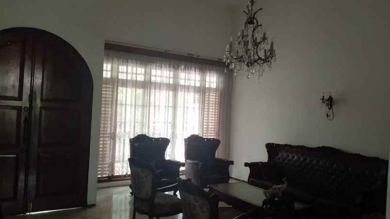 dijual rumah jl gudang peluru kebon