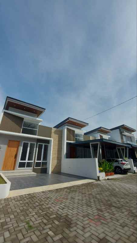 dijual rumah jl kaliurang km 13