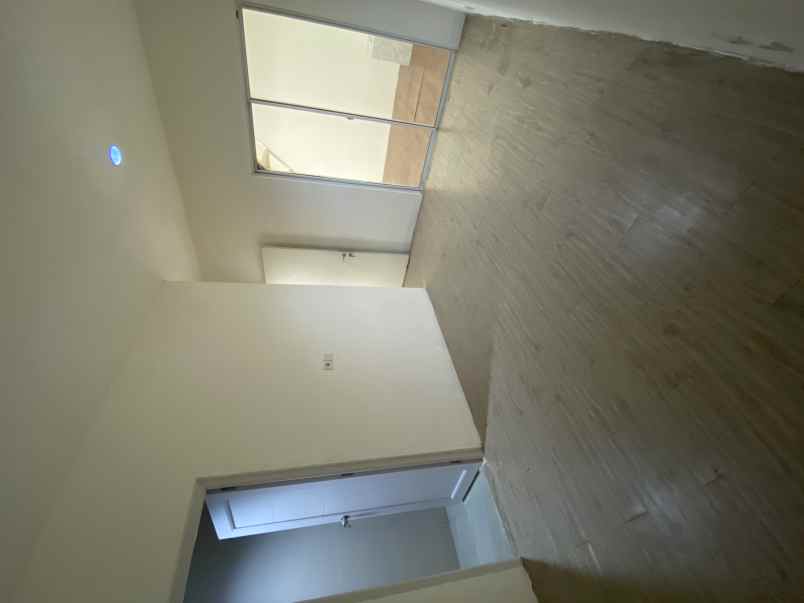 dijual rumah jl kh ahmad dahlan metland