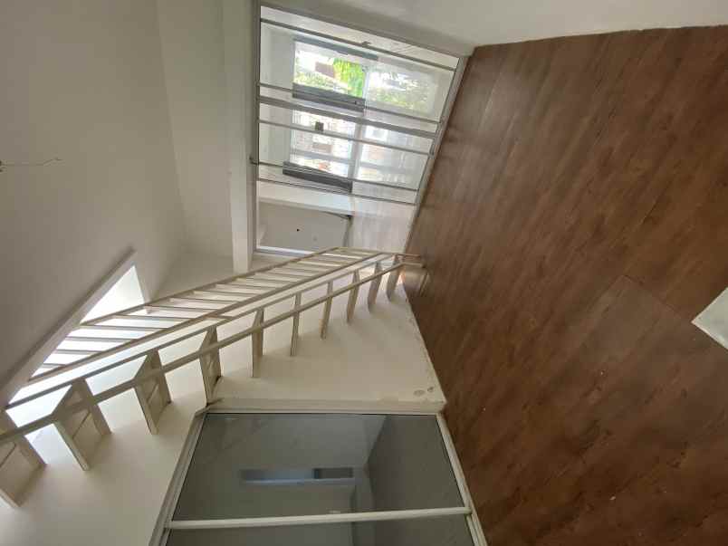 dijual rumah jl kh ahmad dahlan metland