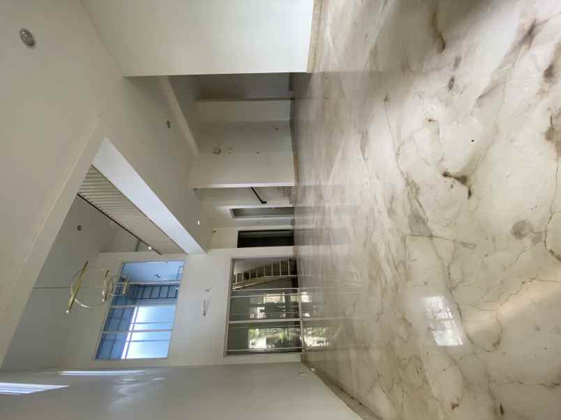 dijual rumah jl kh ahmad dahlan metland