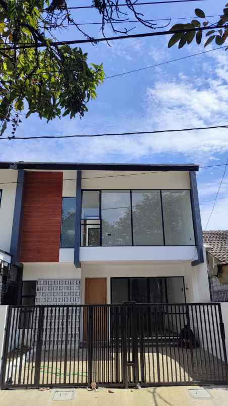 dijual rumah jl kopo permai